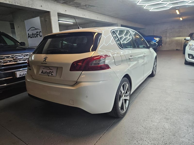 Peugeot 308 Allure BlueHDI 130 1.5 2020 - Imagen 9 de 20