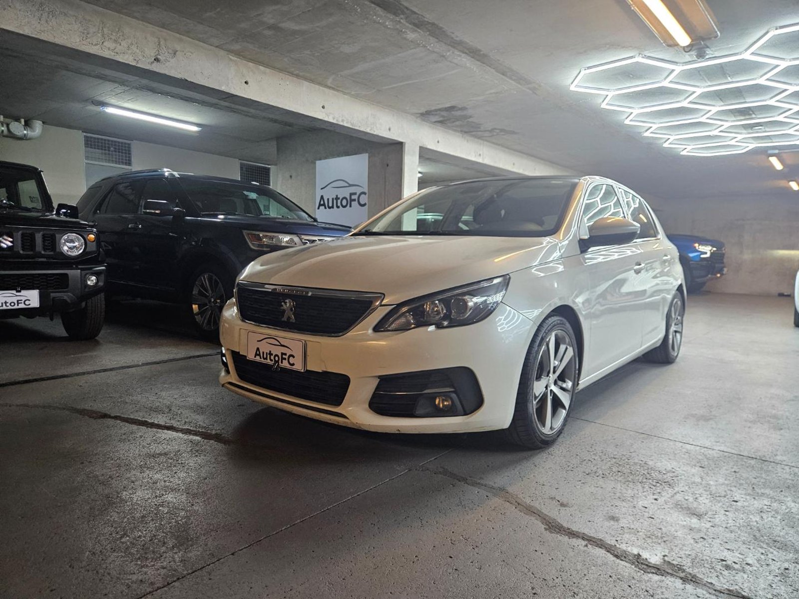 Peugeot 308 Allure BlueHDI 130 1.5 2020 - Foto 2 de 20