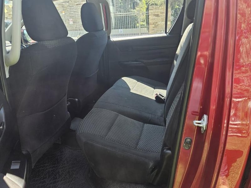 Toyota HILUX 2.4 DX DIESEL 4X4 DOB. CAB. 7AB MT 4P 2023 - Imagen 15 de 20