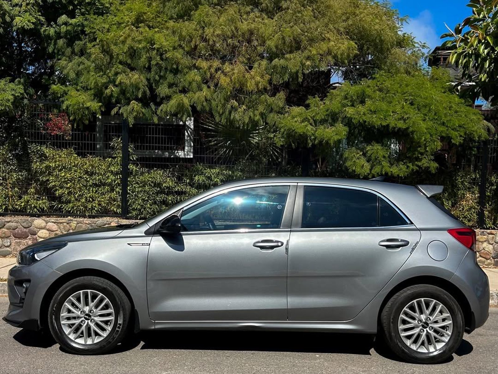 Kia RIO 5 1.4L 2022 - Foto 4 de 10