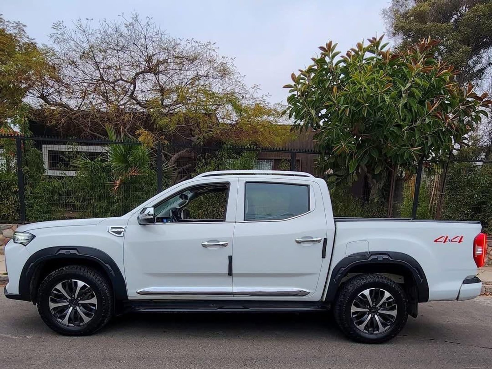 Maxus T90 2023 - Foto 4 de 10