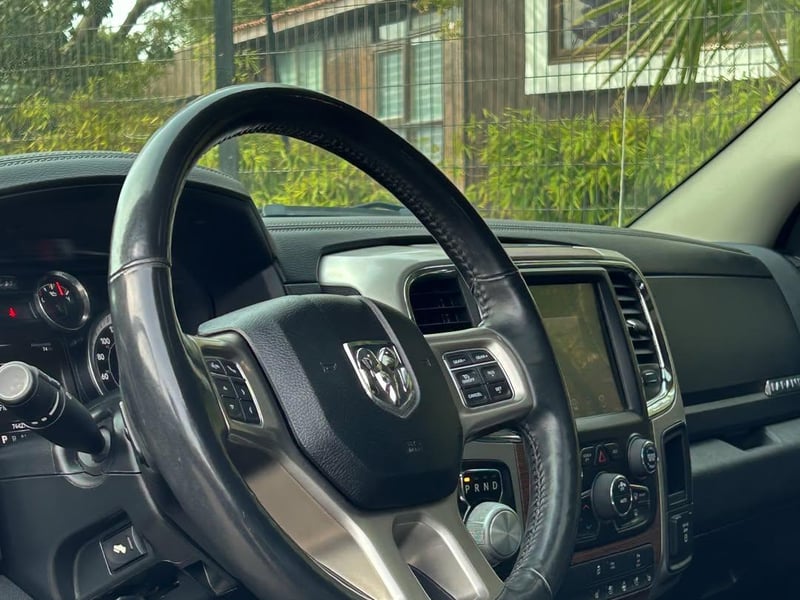 Dodge RAM 1500 LARAMIE 5.7 HEMI V8 🇺🇸 2018 - Imagen 3 de 10