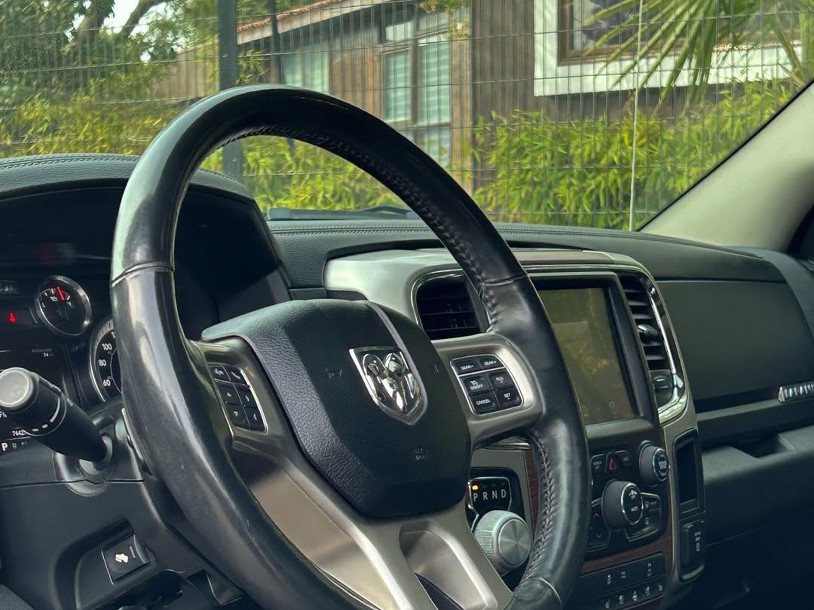 Dodge RAM 1500 LARAMIE 5.7 HEMI V8 🇺🇸 2018 - Foto 3 de 10
