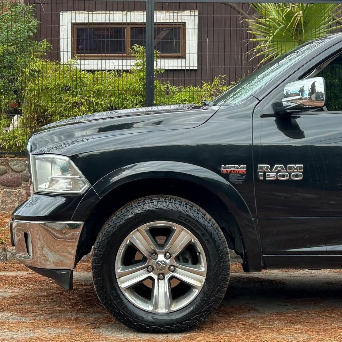 Dodge RAM 1500 LARAMIE 5.7 HEMI V8 🇺🇸 2017 - Imagen 3 de 10