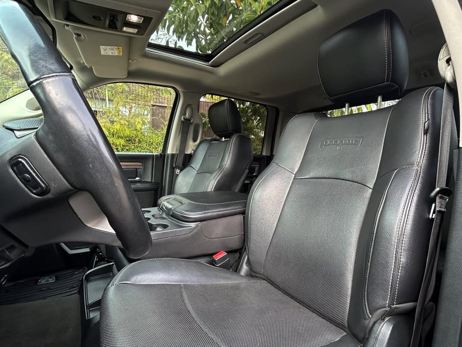 Dodge RAM 1500 LARAMIE 5.7 HEMI V8 🇺🇸 2018 - Foto 5 de 10
