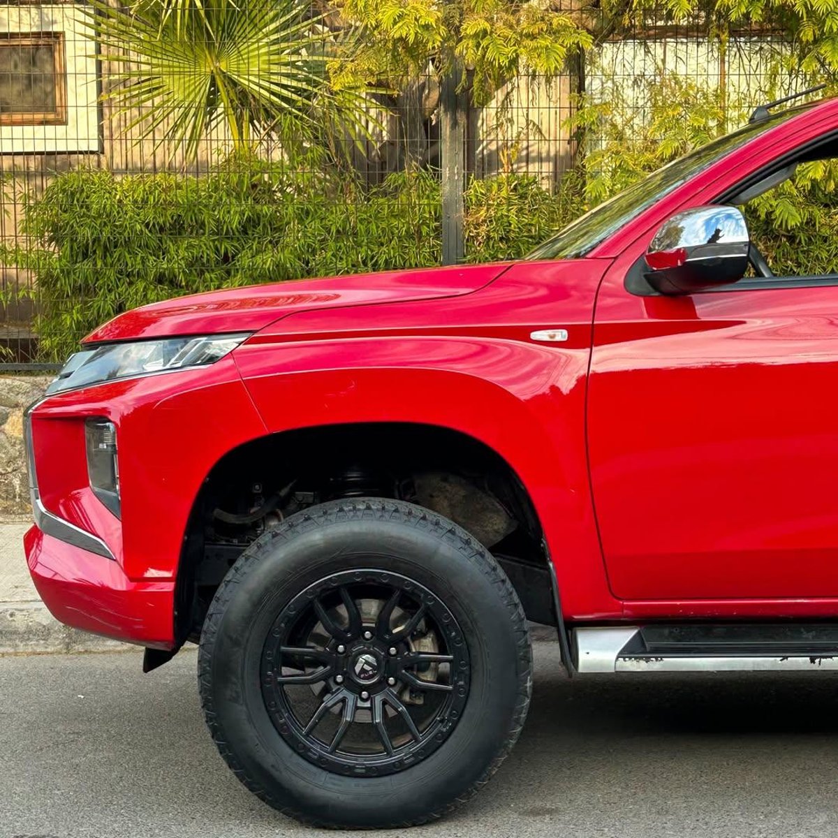Mitsubishi L200 KATANA 4X4 🇯🇵 2024 - Imagen 3 de 10