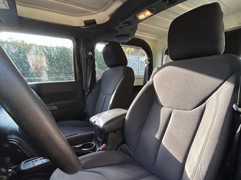 Jeep WRANGLER 3.6L SPORT AT 🇺🇸 2013 - Imagen 6 de 10