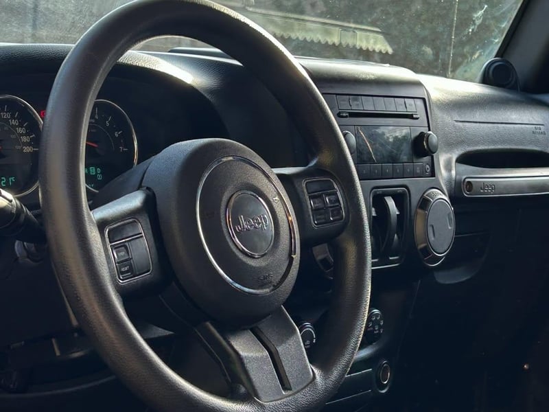 Jeep WRANGLER 3.6L SPORT AT 🇺🇸 2013 - Imagen 5 de 10
