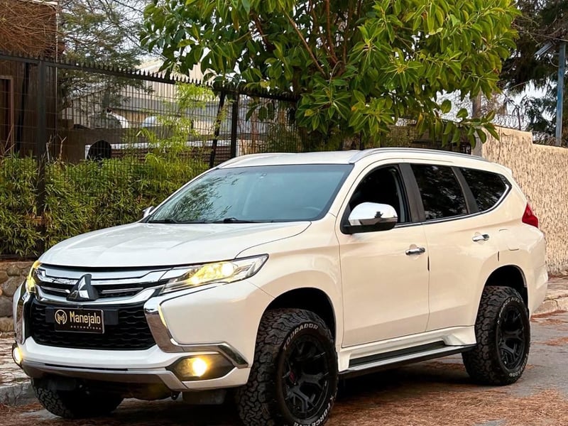 Mitsubishi MONTERO SPORT 3.0 V6 AT 4X2 🇯🇵 2019 - Imagen 8 de 10
