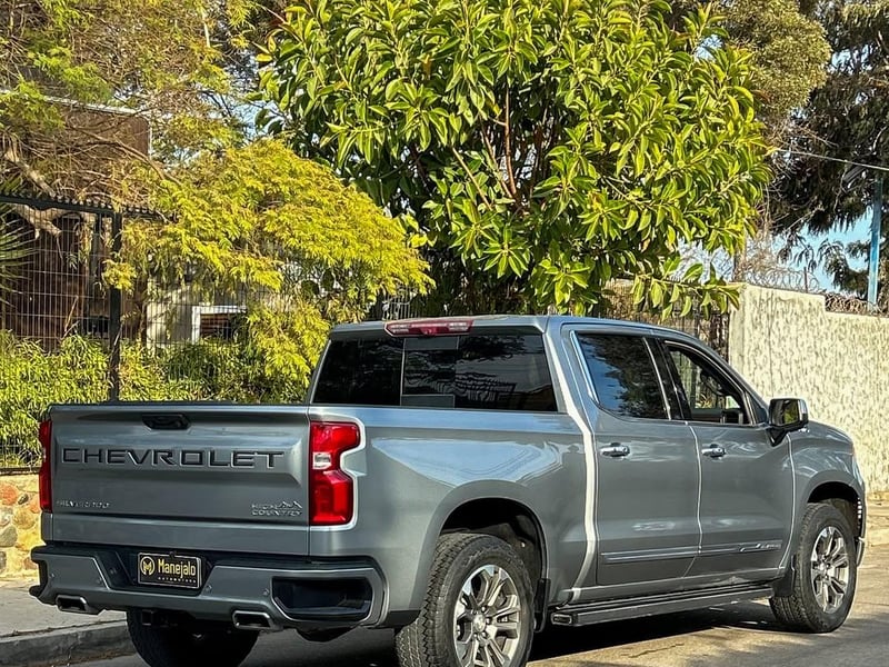 Chevrolet SILVERADO HIGH COUNTRY DURAMAX 3.0 🇺🇸 2023 - Imagen 9 de 10