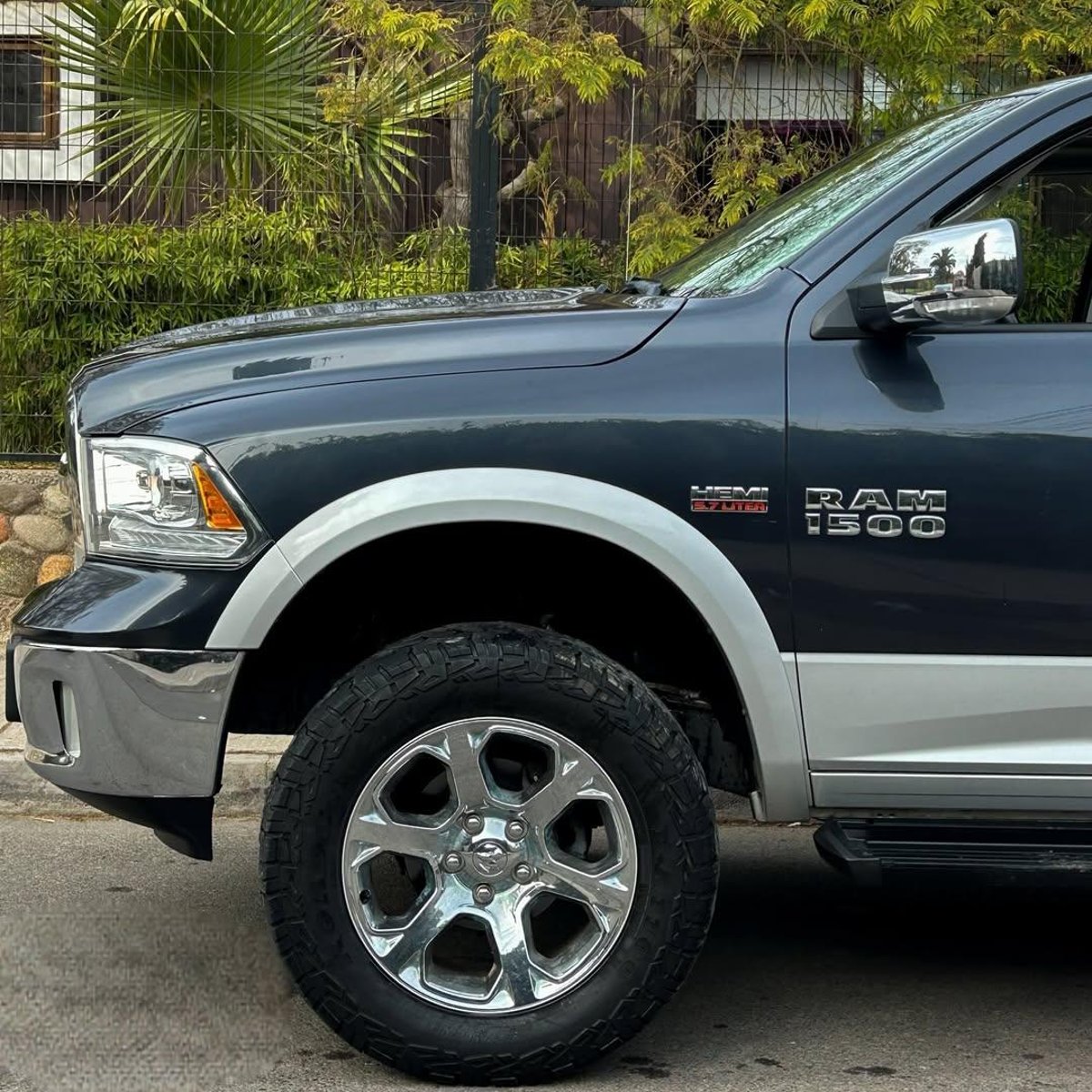 Dodge RAM 1500 LARAMIE 5.7 HEMI V8 🇺🇸 2018 - Imagen 4 de 10