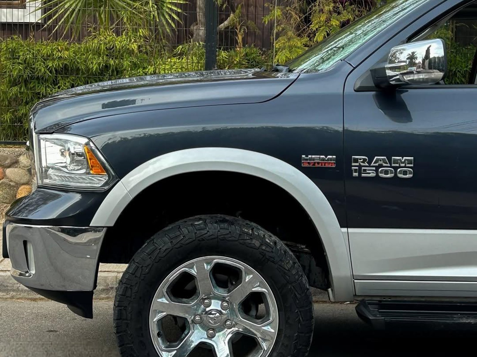 Dodge RAM 1500 LARAMIE 5.7 HEMI V8 🇺🇸 2018 - Foto 4 de 10