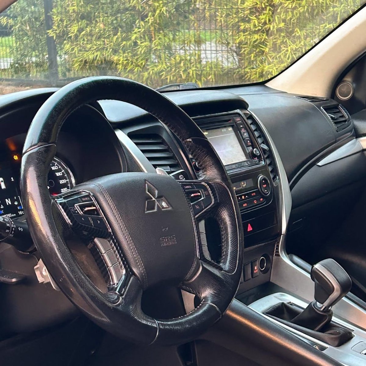Mitsubishi MONTERO SPORT 3.0 V6 AT 4X2 🇯🇵 2019 - Imagen 5 de 10
