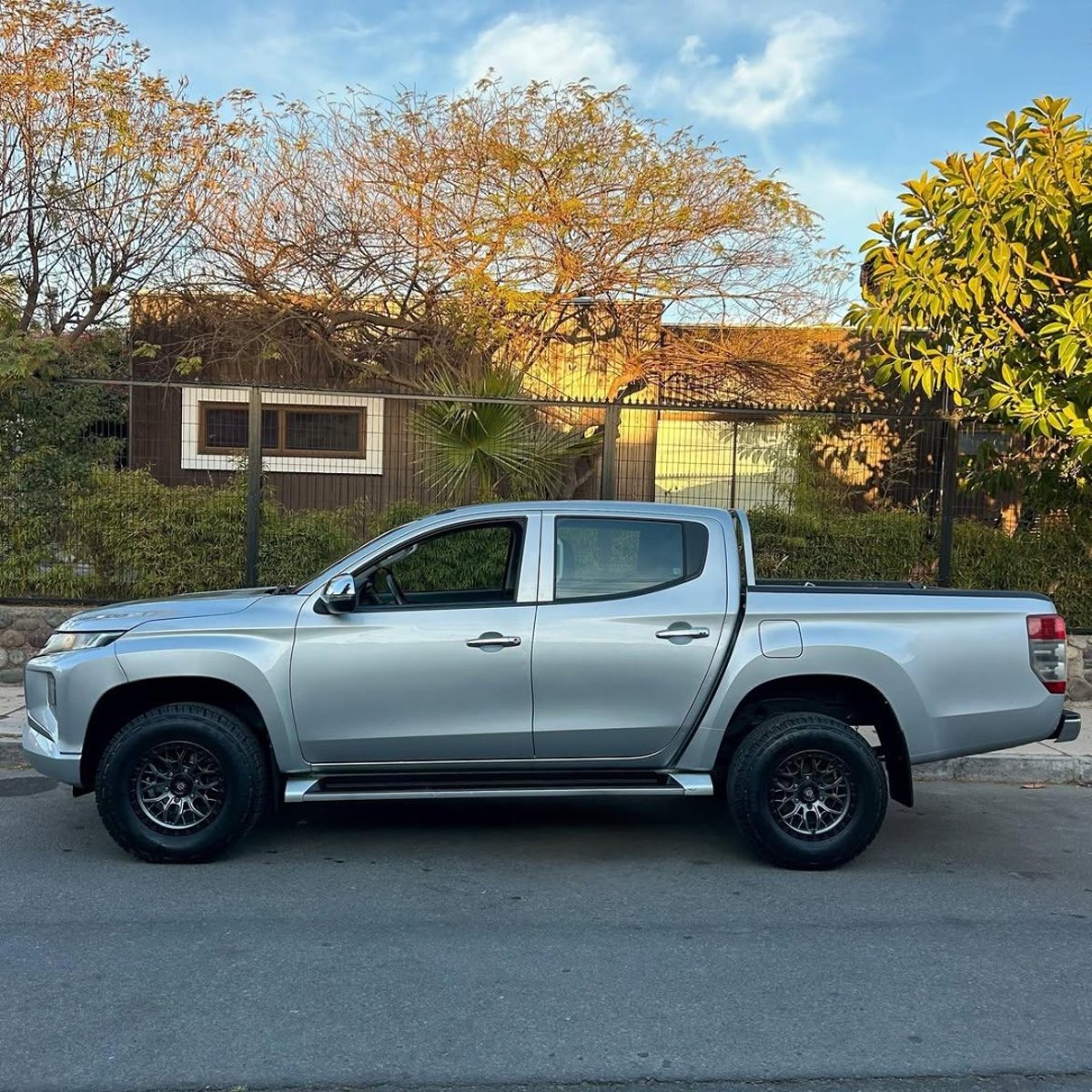 MITSUBISHI L200 KATANA 4X4 🇯🇵 2022 - Foto 4 de 10