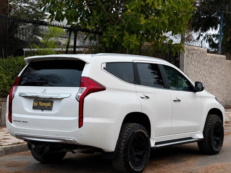 Mitsubishi MONTERO SPORT 3.0 V6 AT 4X2 🇯🇵 2019 - Imagen 9 de 10