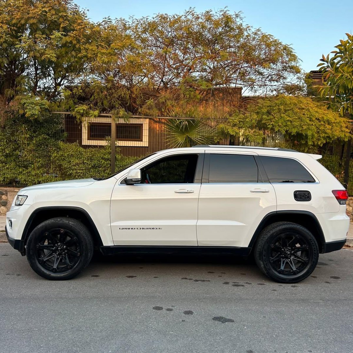 Jeep GRAND CHEROKEE LAREDO 4WD 2015 - Imagen 4 de 10