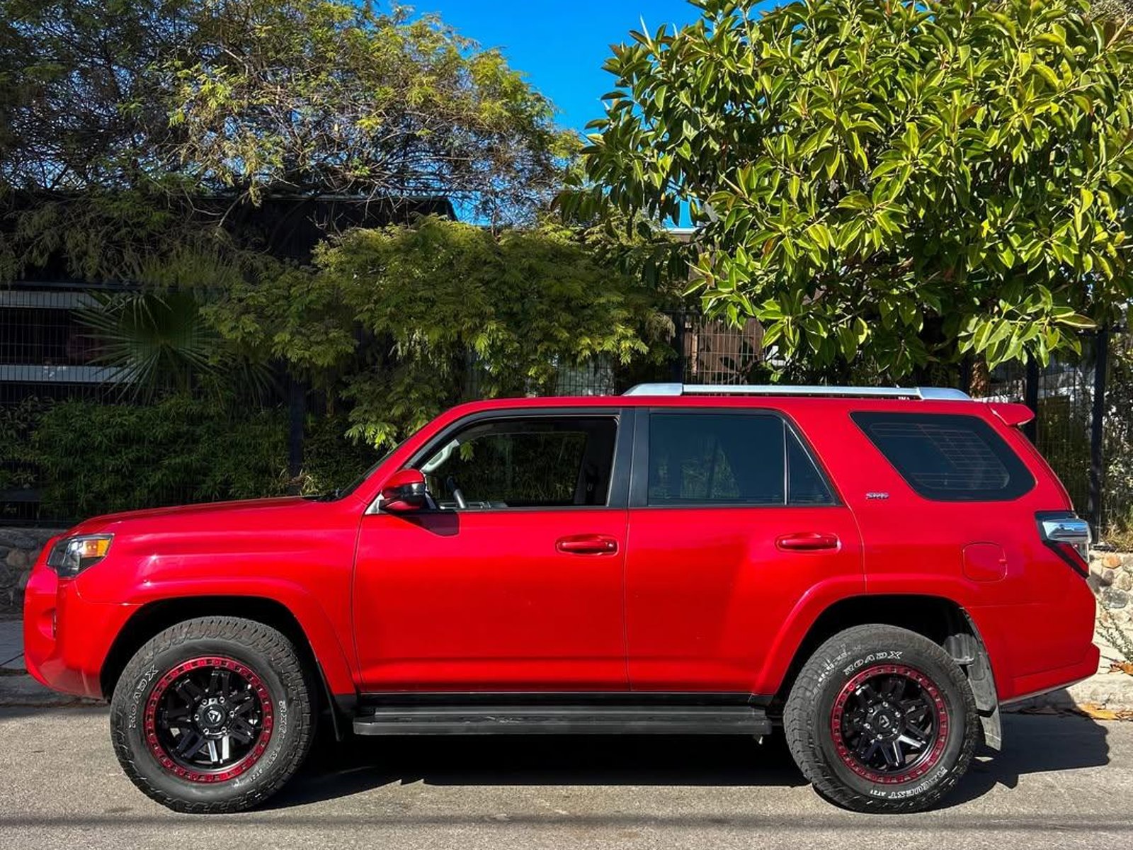 Toyota 4RUNNER SR5 🇯🇵 2022 - Foto 4 de 10