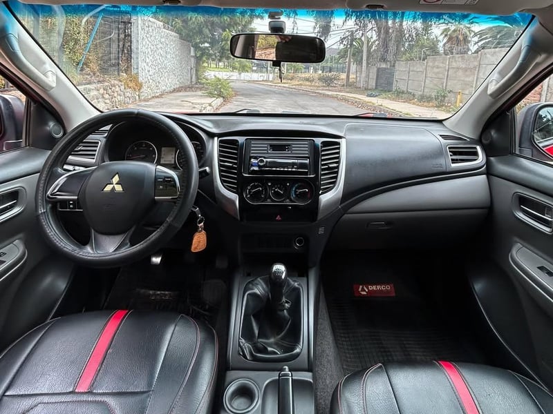 Mitsubishi L200 WORK CR 2.4L 2016 - Imagen 6 de 10