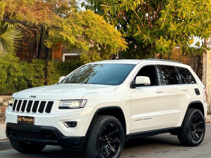 Jeep GRAND CHEROKEE LAREDO 4WD 2015 - Imagen 8 de 10