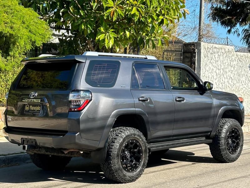 Toyota 4RUNNER SR5 4.0 AUT 2016 - Imagen 9 de 10