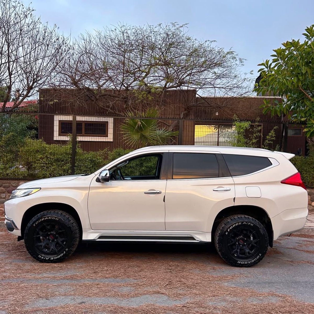 Mitsubishi MONTERO SPORT 3.0 V6 AT 4X2 🇯🇵 2019 - Imagen 4 de 10
