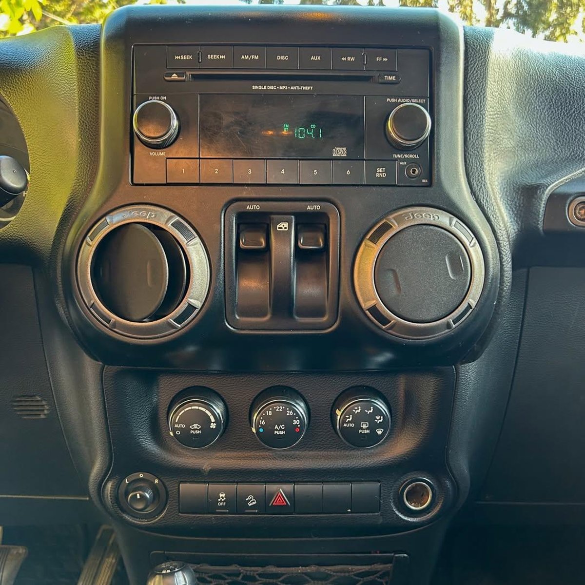 Jeep WRANGLER 3.6L SPORT AT 🇺🇸 2013 - Imagen 7 de 10