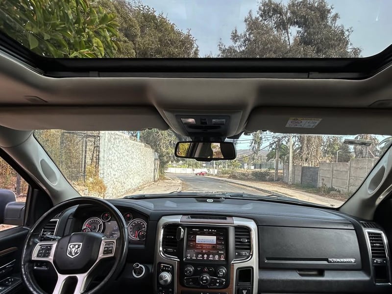 Dodge RAM 1500 LARAMIE 5.7 HEMI V8 🇺🇸 2018 - Imagen 7 de 10