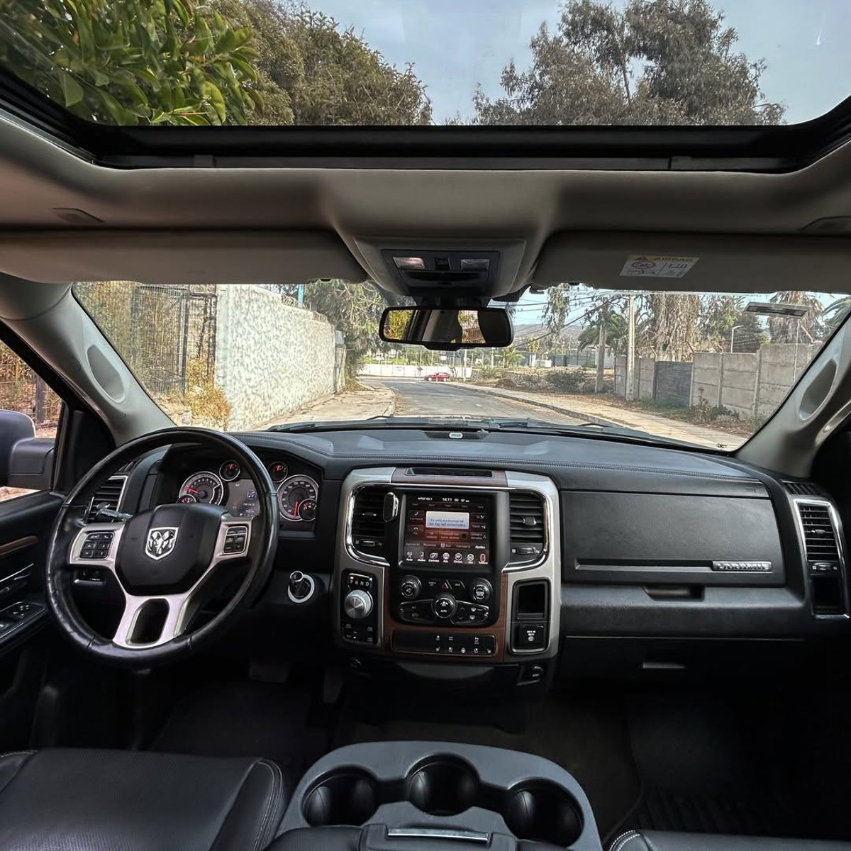 Dodge RAM 1500 LARAMIE 5.7 HEMI V8 🇺🇸 2018 - Imagen 7 de 10