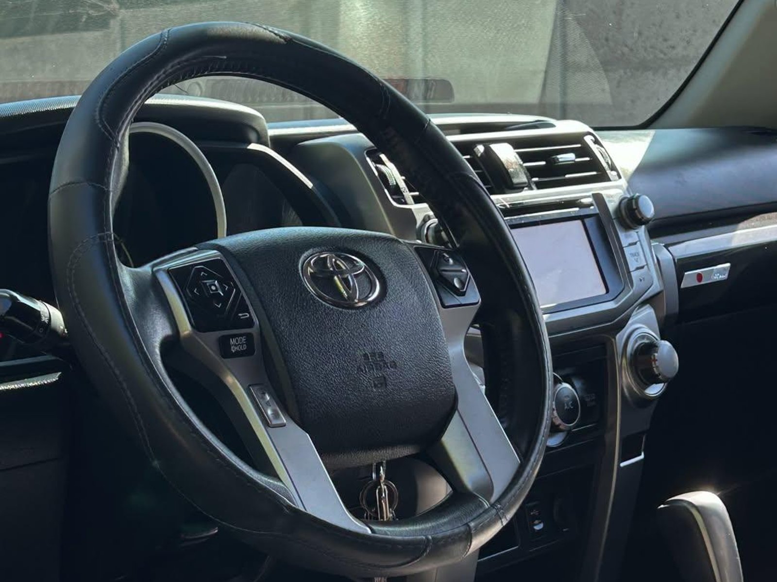 Toyota 4RUNNER SR5 4.0 AUT 2016 - Foto 5 de 10