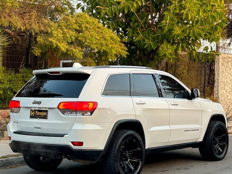 Jeep GRAND CHEROKEE LAREDO 4WD 2015 - Imagen 9 de 10