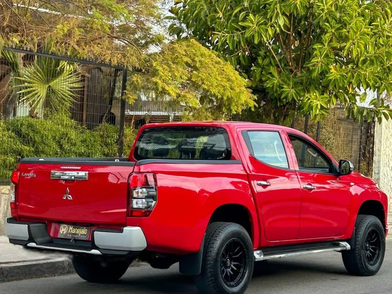 Mitsubishi L200 KATANA 4X4 🇯🇵 2024 - Imagen 9 de 10