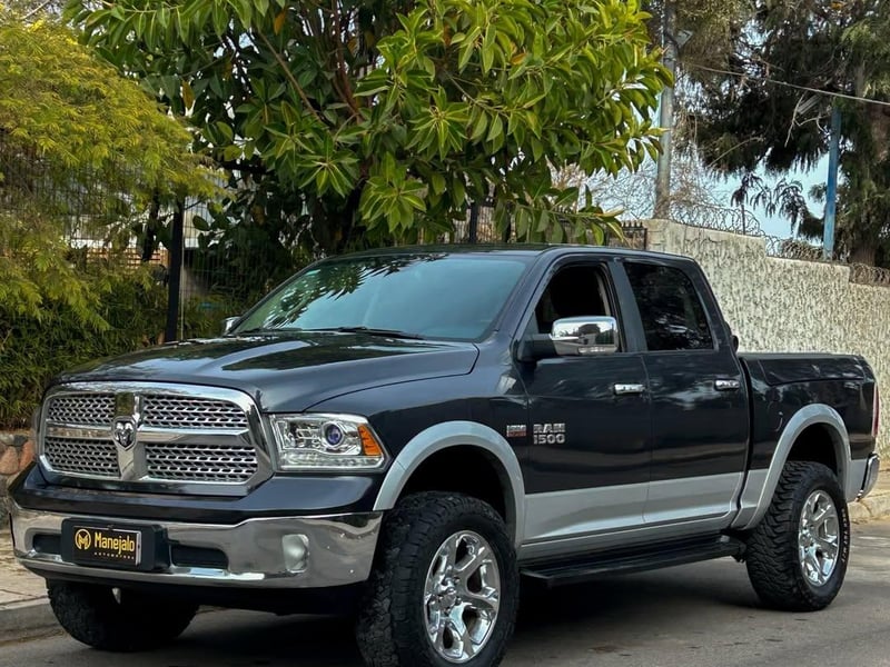 Dodge RAM 1500 LARAMIE 5.7 HEMI V8 🇺🇸 2018 - Imagen 8 de 10