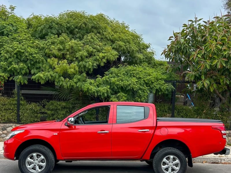 Mitsubishi L200 WORK CR 2.4L 2016 - Imagen 4 de 10