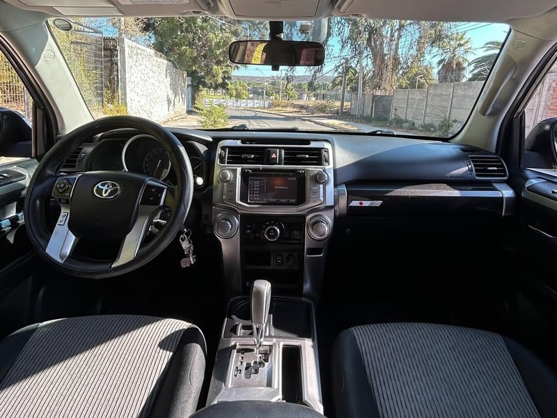 Toyota 4RUNNER SR5 4.0 AUT 2016 - Imagen 7 de 10