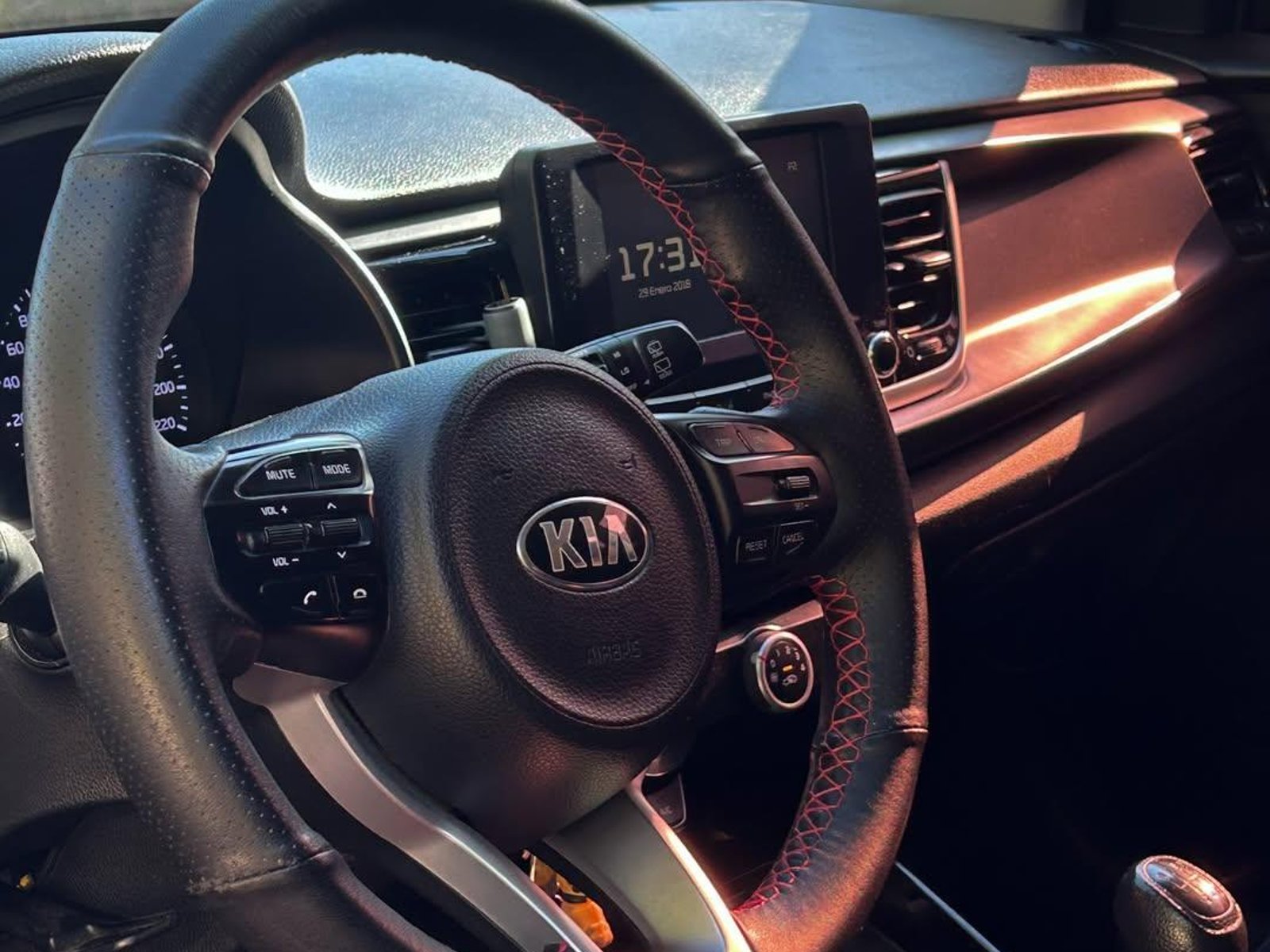 Kia RIO 5 1.4L 🇰🇷 2019 - Foto 5 de 10