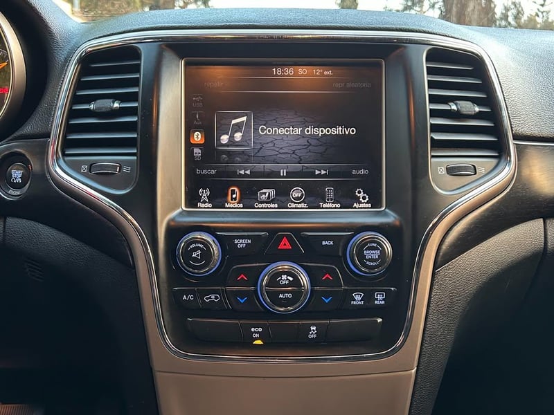 Jeep GRAND CHEROKEE LAREDO 4WD 2015 - Imagen 7 de 10