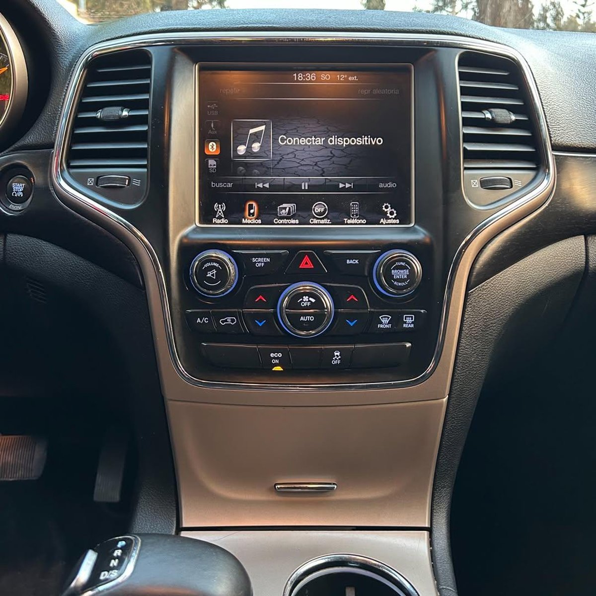 Jeep GRAND CHEROKEE LAREDO 4WD 2015 - Imagen 7 de 10