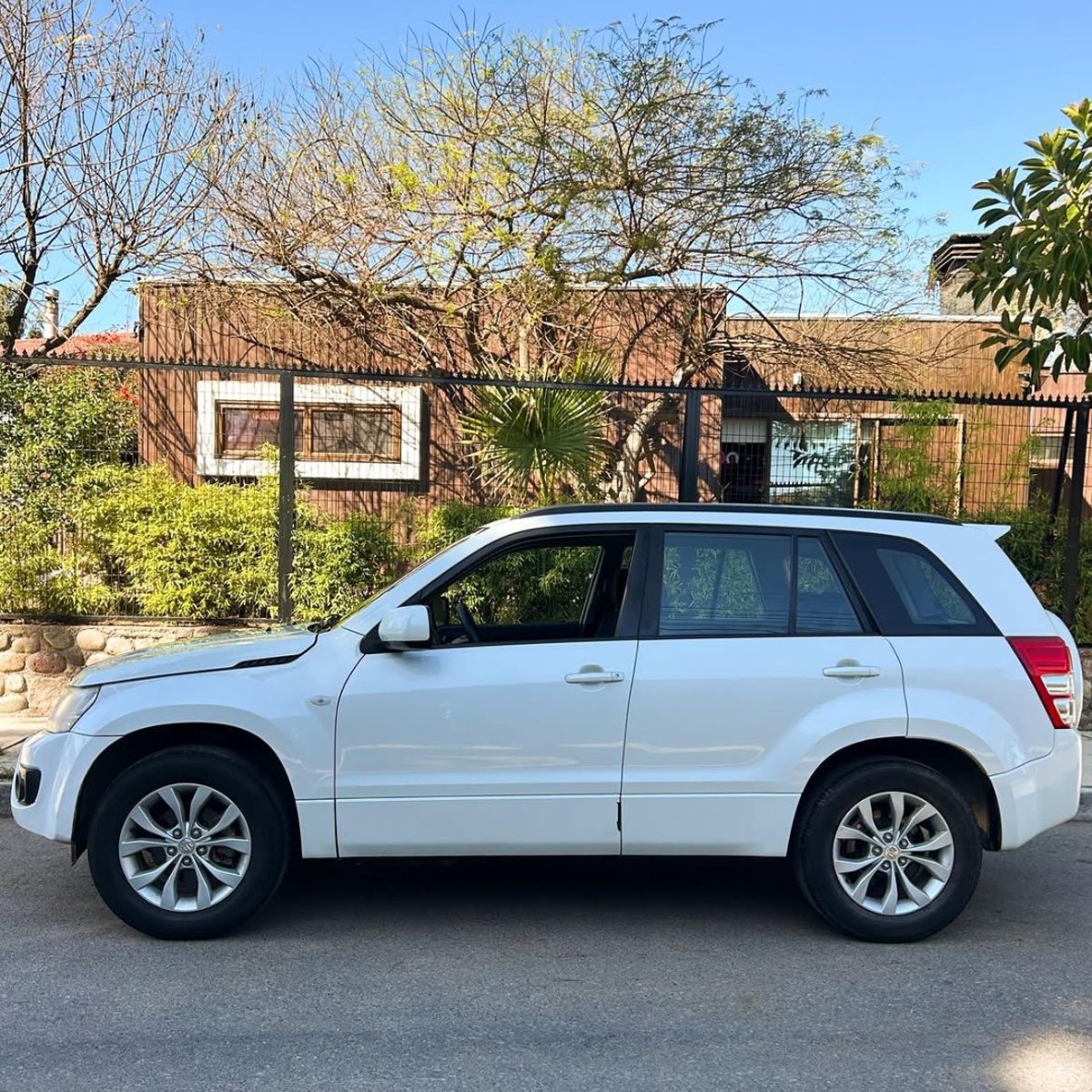 Suzuki GRAND NOMADE GLX 4X2 🇯🇵 2019 - Imagen 4 de 10