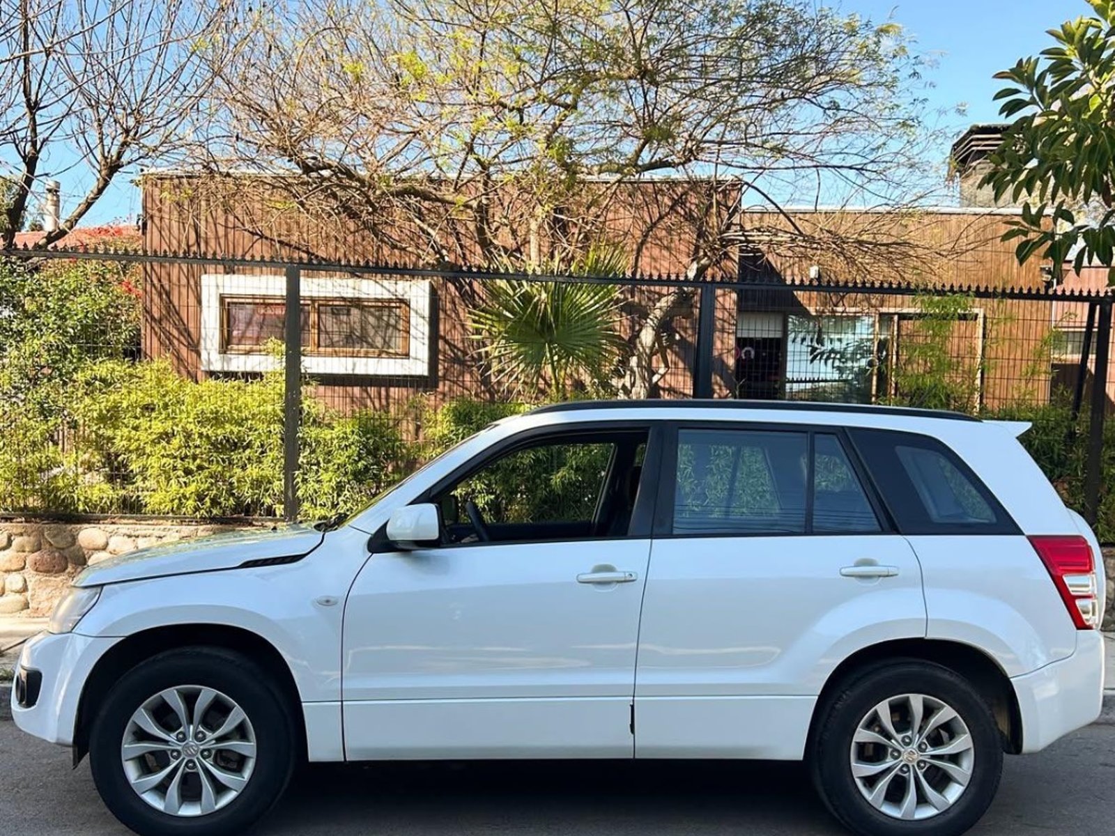 Suzuki GRAND NOMADE GLX 4X2 🇯🇵 2019 - Foto 4 de 10