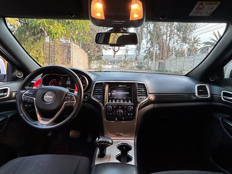 Jeep GRAND CHEROKEE LAREDO 4WD 2015 - Imagen 6 de 10