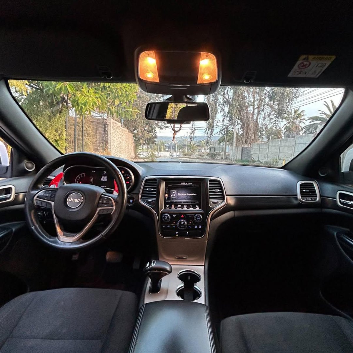 Jeep GRAND CHEROKEE LAREDO 4WD 2015 - Imagen 6 de 10