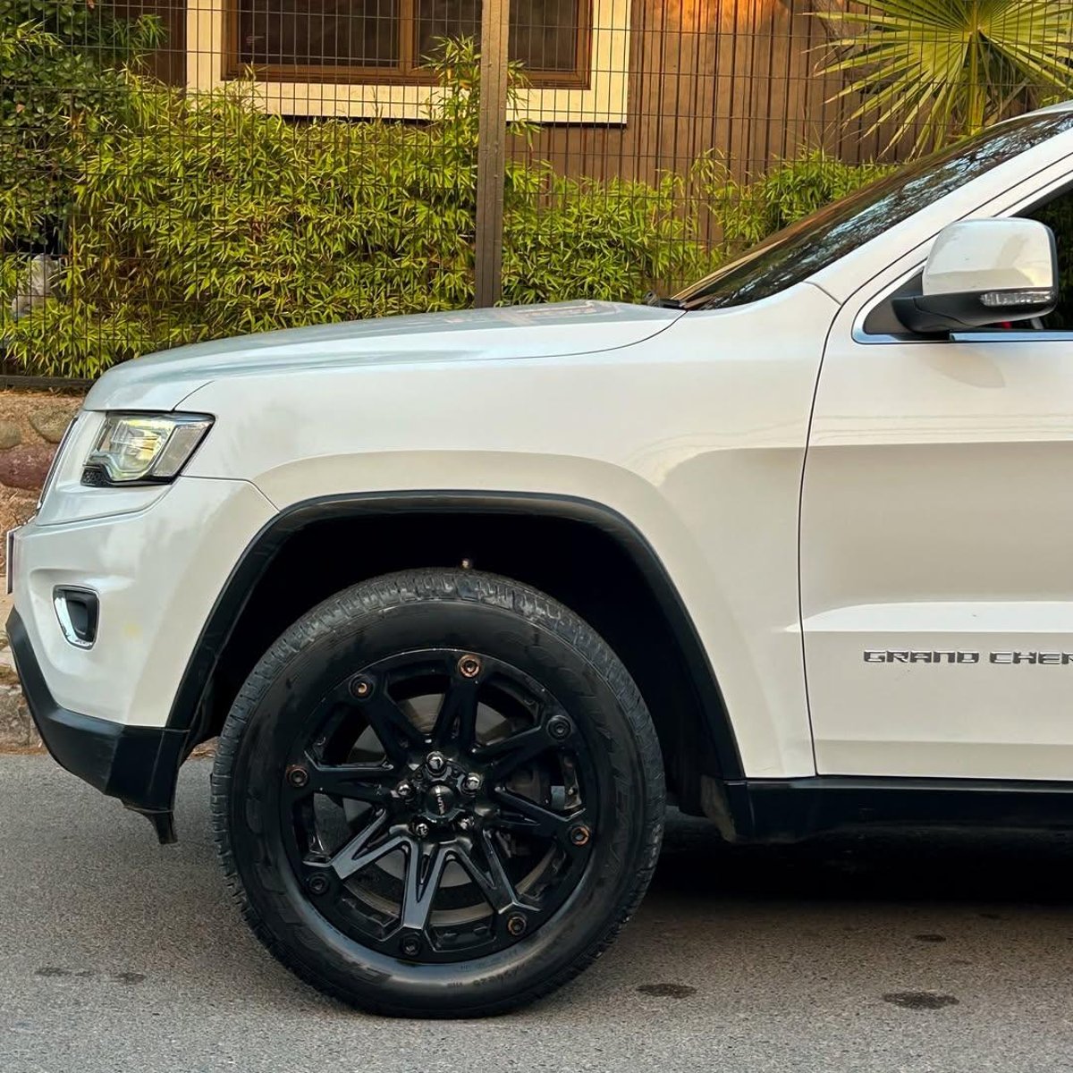 Jeep GRAND CHEROKEE LAREDO 4WD 2015 - Imagen 3 de 10