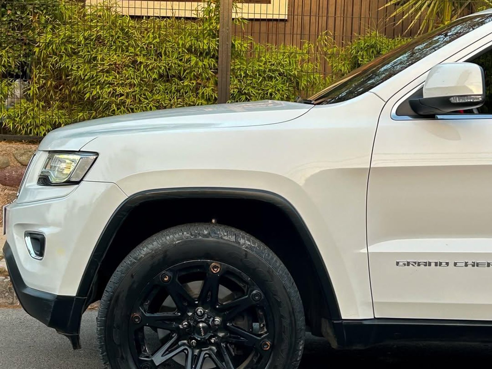 Jeep GRAND CHEROKEE LAREDO 4WD 2015 - Foto 3 de 10