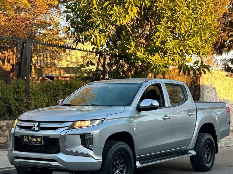 Mitsubishi L200 KATANA 4X4 🇯🇵 2022 - Imagen 8 de 10