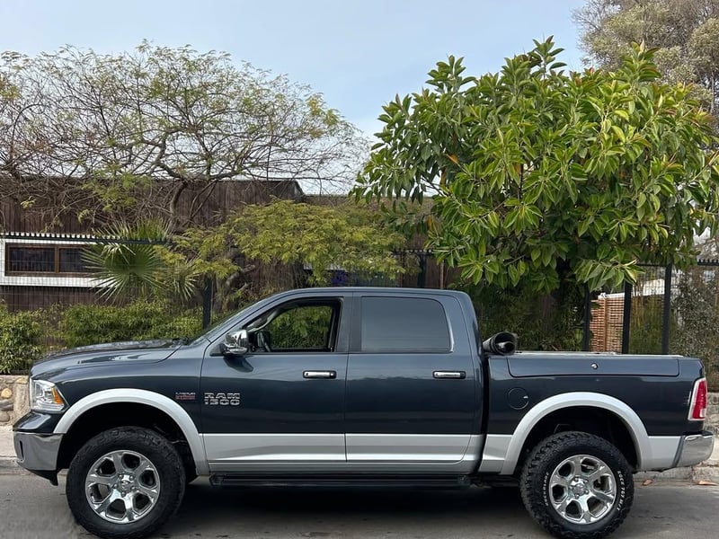 Dodge RAM 1500 LARAMIE 5.7 HEMI V8 🇺🇸 2018 - Imagen 6 de 10