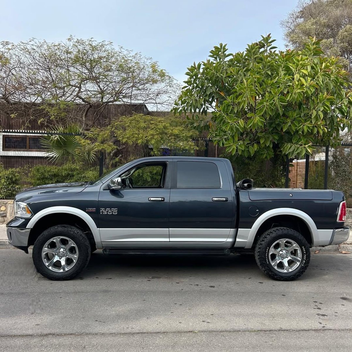 Dodge RAM 1500 LARAMIE 5.7 HEMI V8 🇺🇸 2018 - Imagen 6 de 10