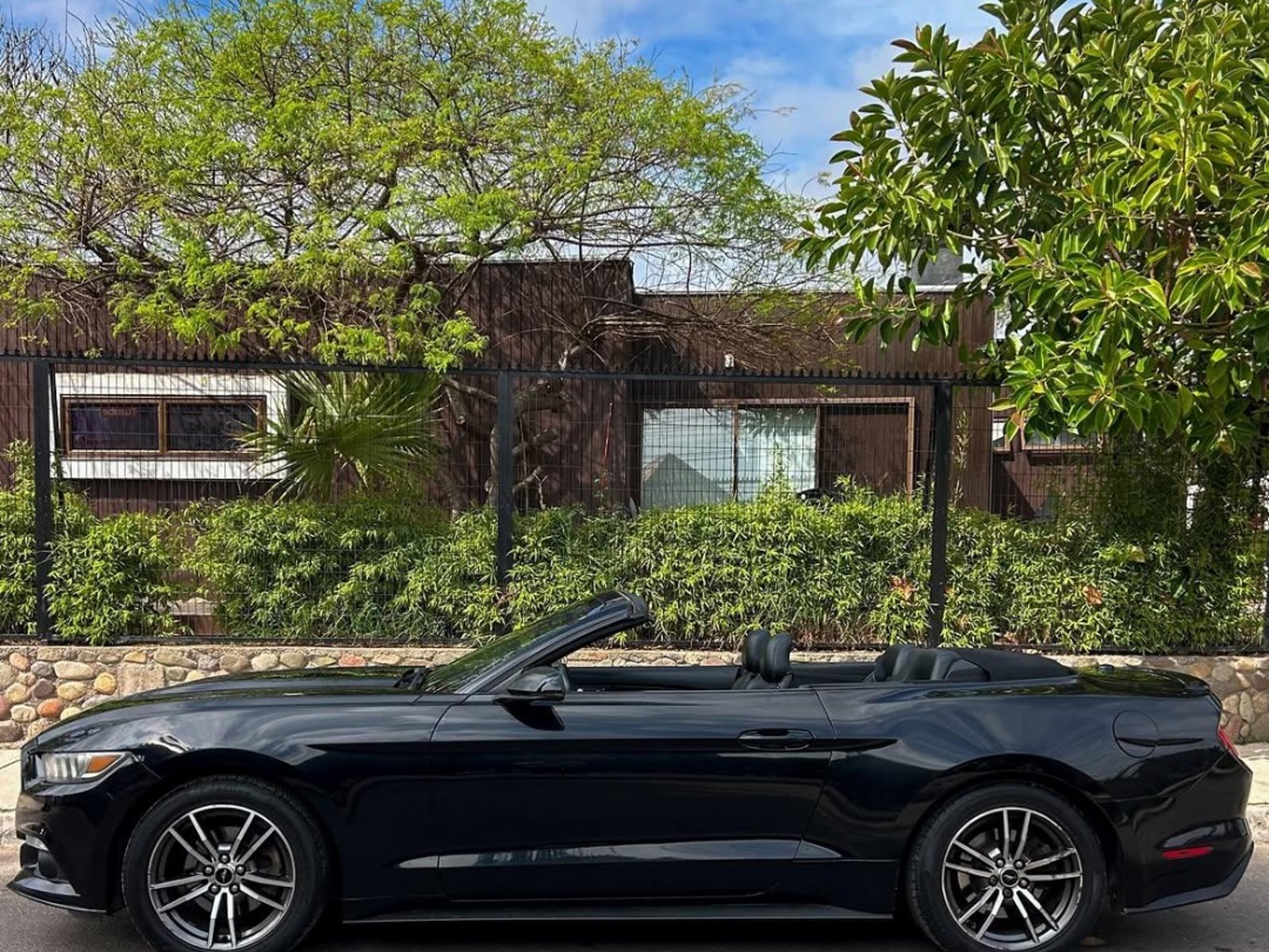 Ford MUSTANG ECOBOOST CABRIOLET 🇺🇸 2017 - Foto 4 de 10