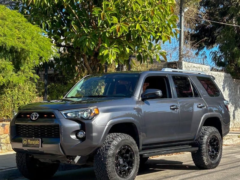 Toyota 4RUNNER SR5 4.0 AUT 2016 - Imagen 8 de 10