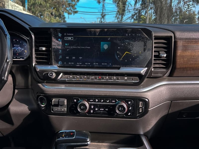 Chevrolet SILVERADO HIGH COUNTRY DURAMAX 3.0 🇺🇸 2023 - Imagen 7 de 10