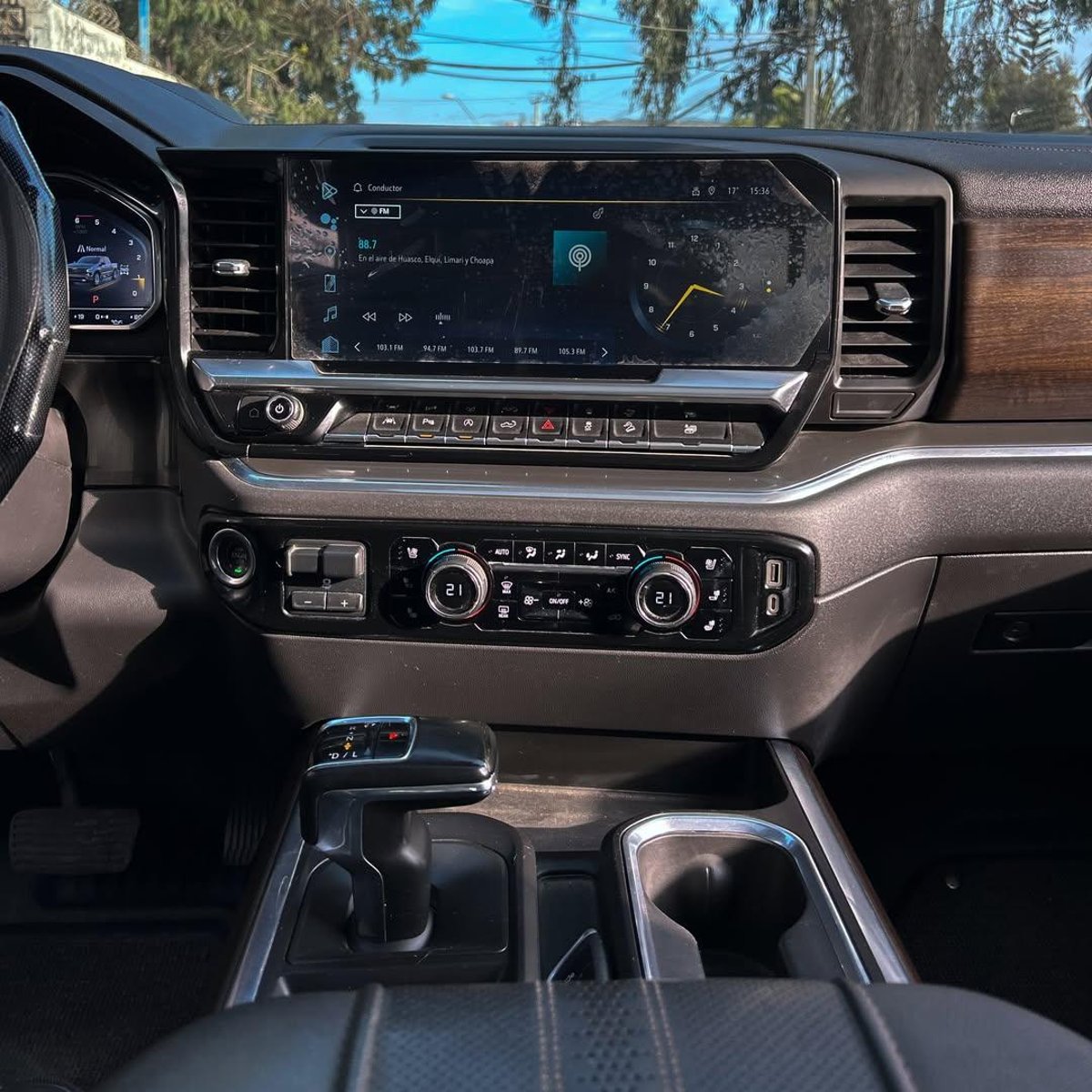 Chevrolet SILVERADO HIGH COUNTRY DURAMAX 3.0 🇺🇸 2023 - Imagen 7 de 10